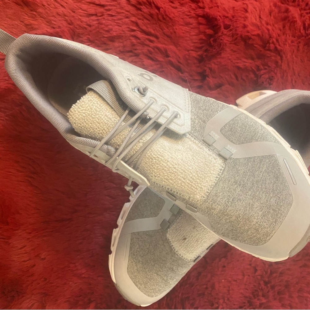 On Clouds Women's Gray and White Athletic Shoes - Picture 5 of 10